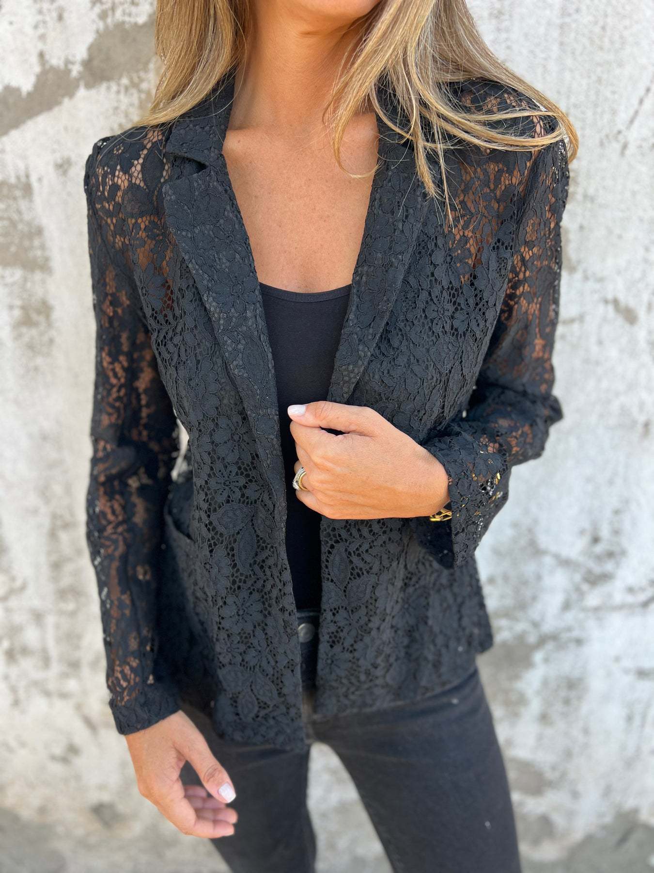 Lena | Transparante kanten blazer met elegante structuur
