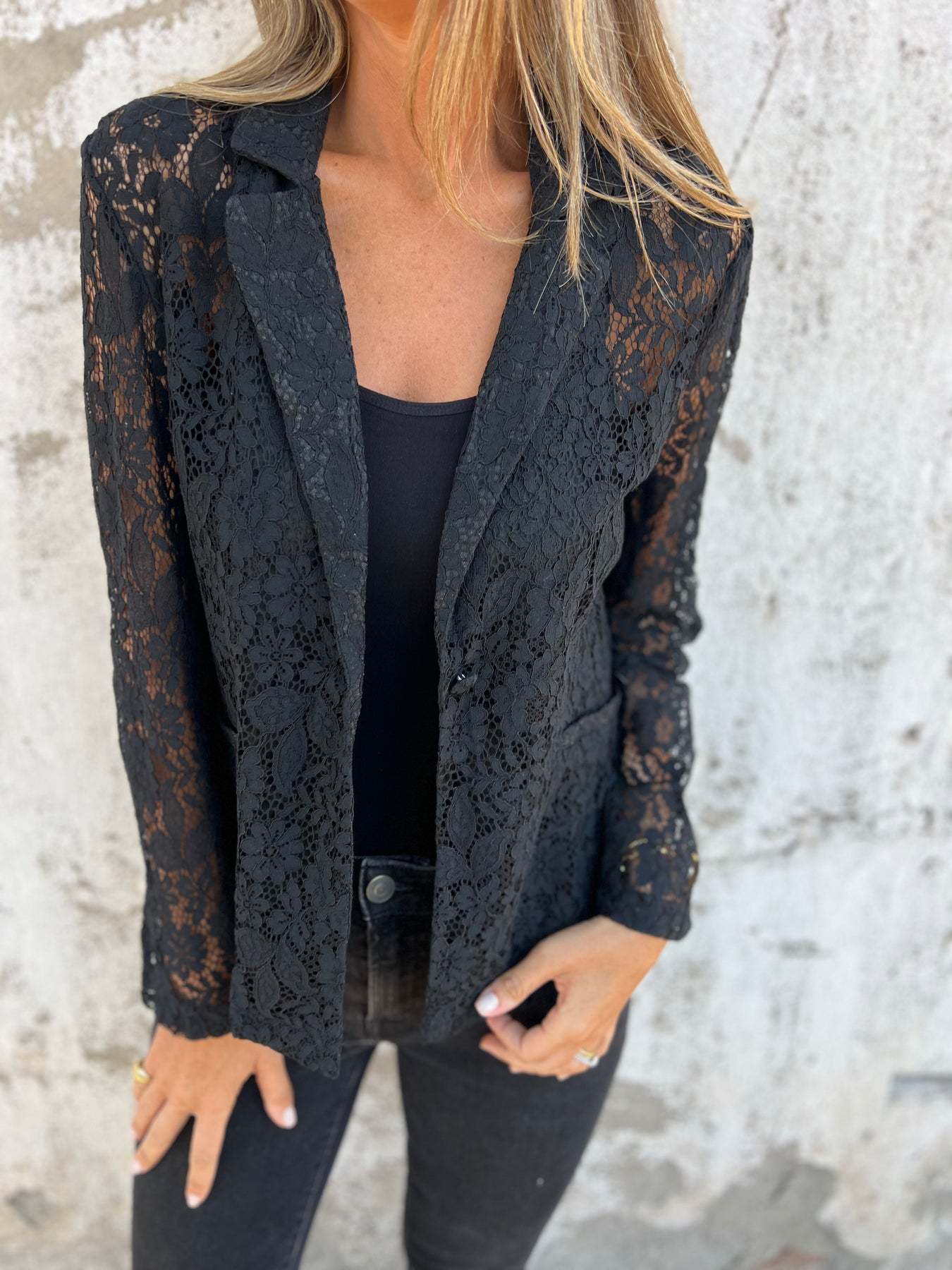 Lena | Transparante kanten blazer met elegante structuur
