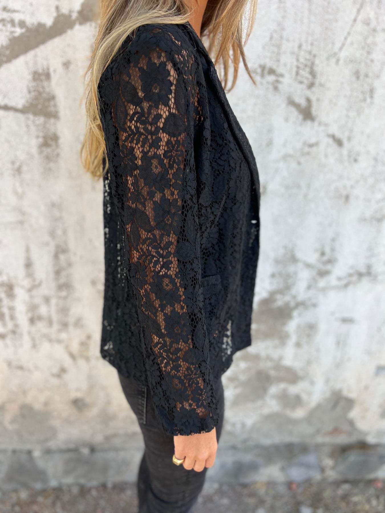 Lena | Transparante kanten blazer met elegante structuur