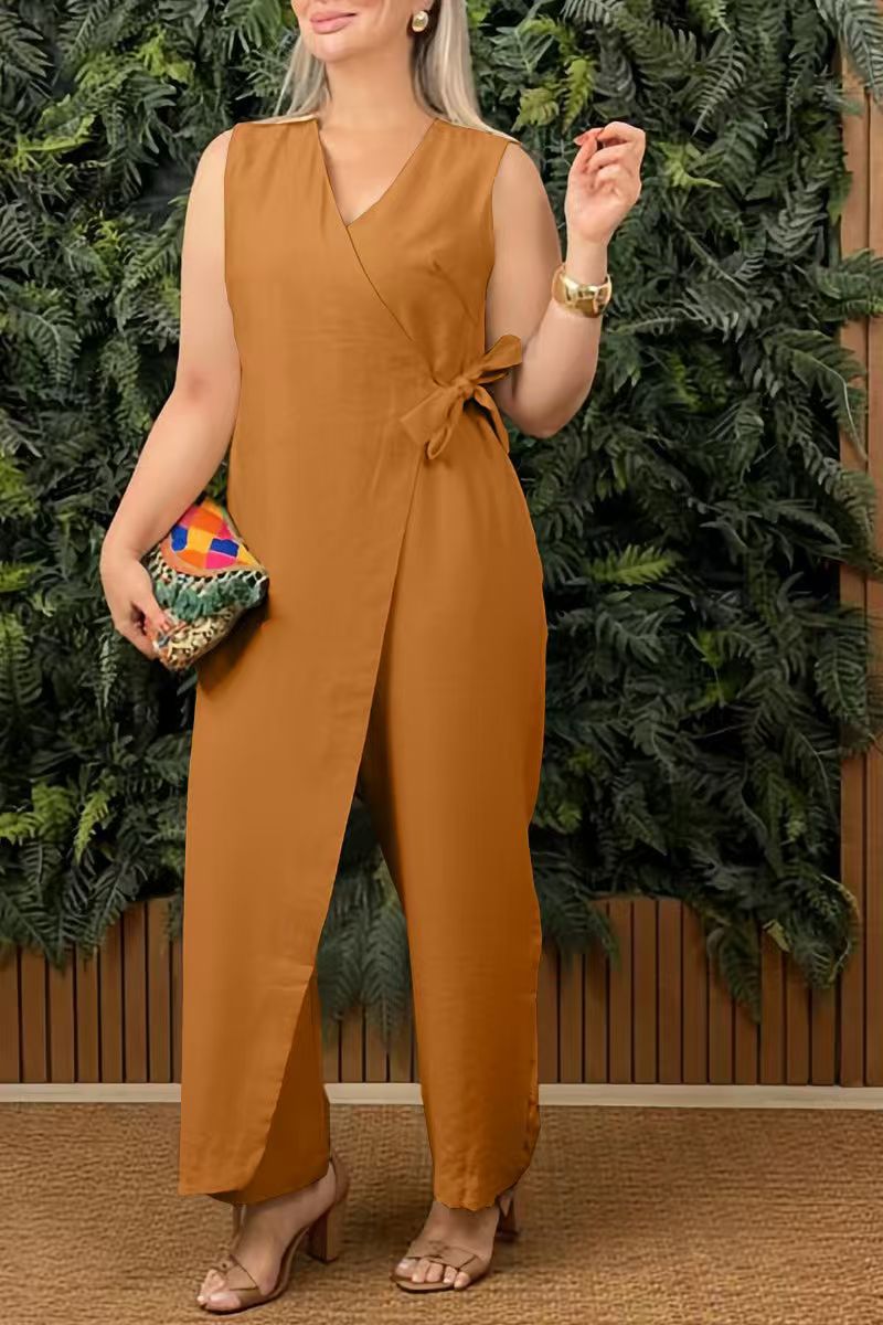 Fae | Mouwloze wikkel jumpsuit met strikdetail