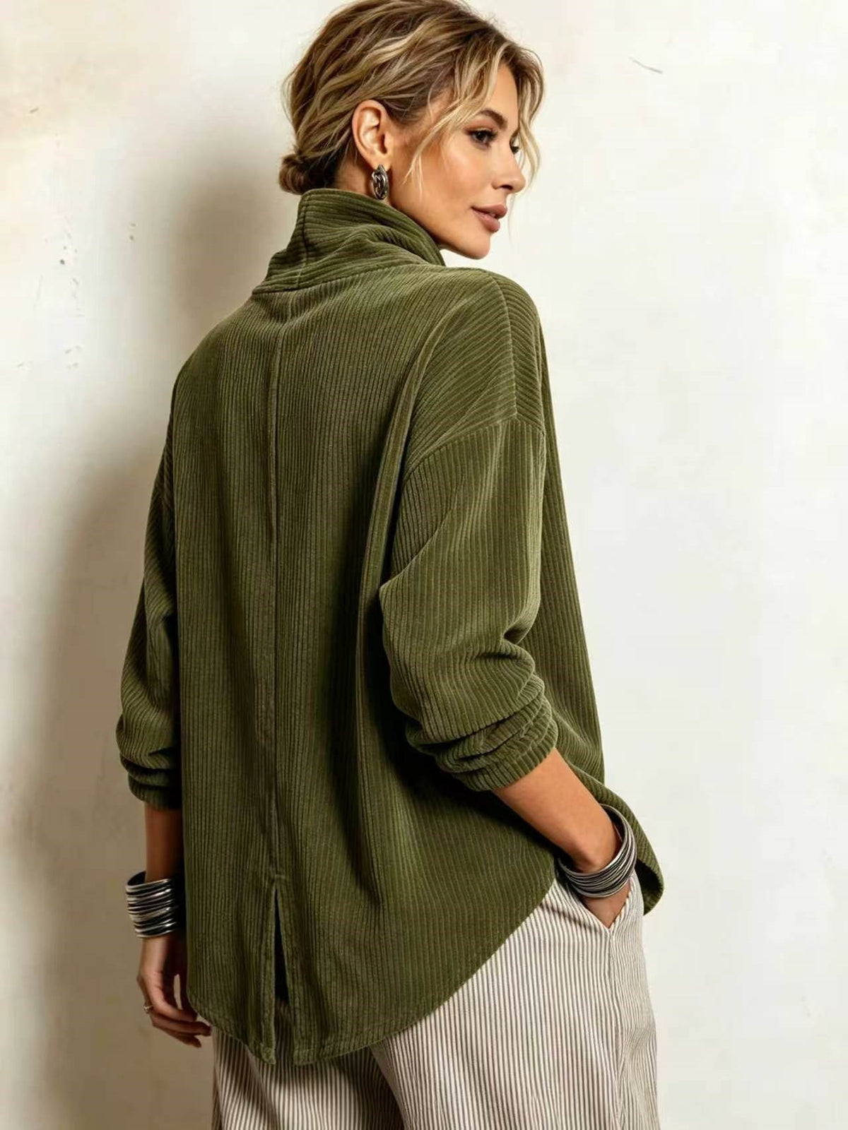 Elara | Pull en velours côtelé à col montant