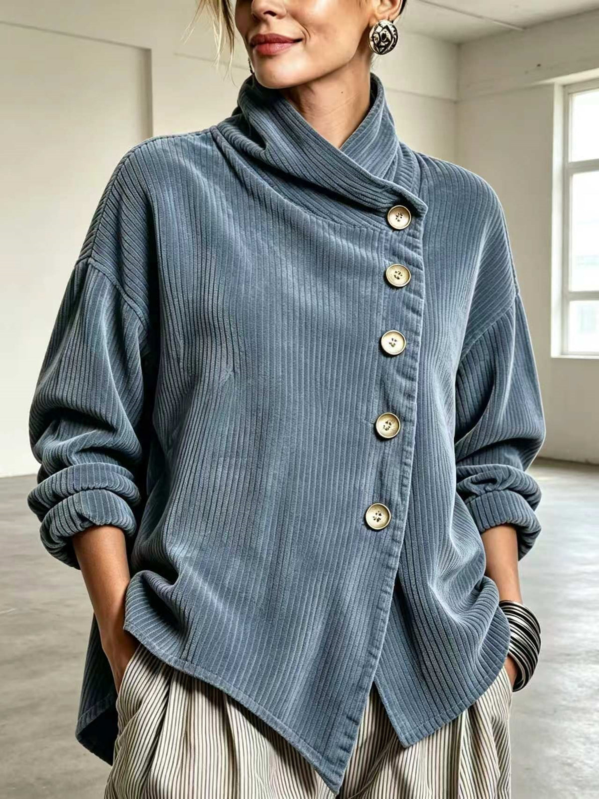 Elara | Pull en velours côtelé à col montant