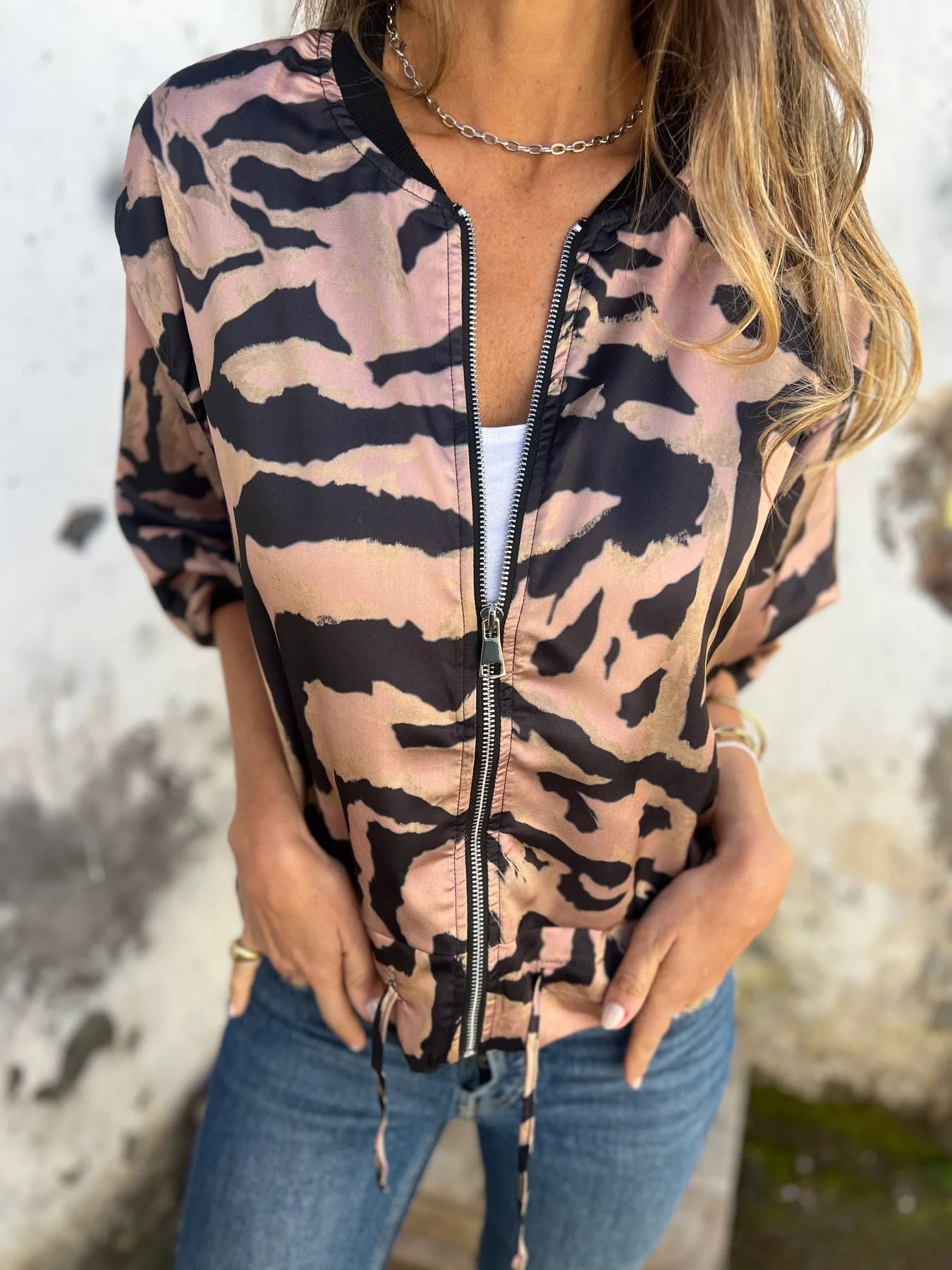 Reva | Trendy bomberjack met zebraprint