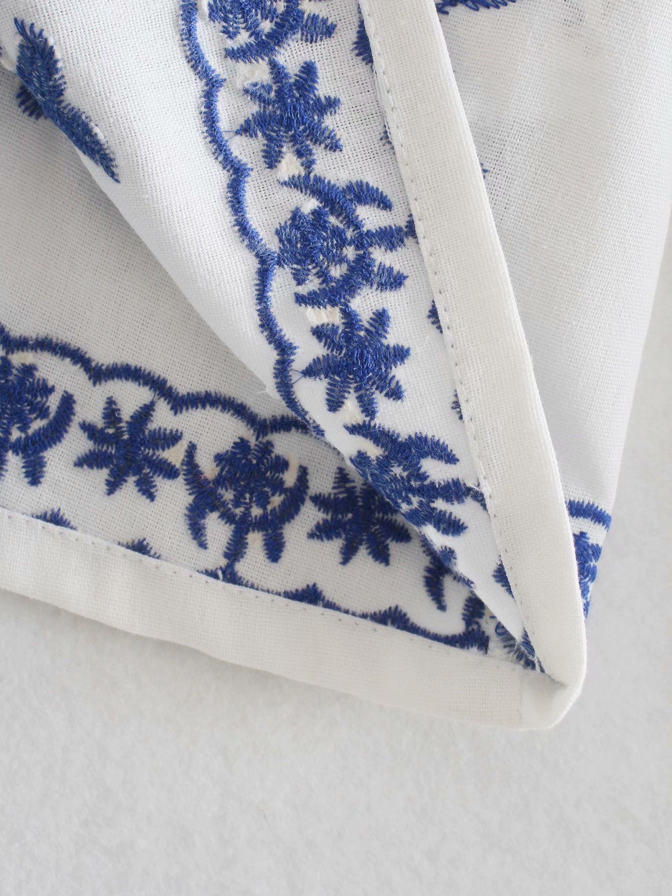Elena | Blouse met geborduurde bloemen en boho flair