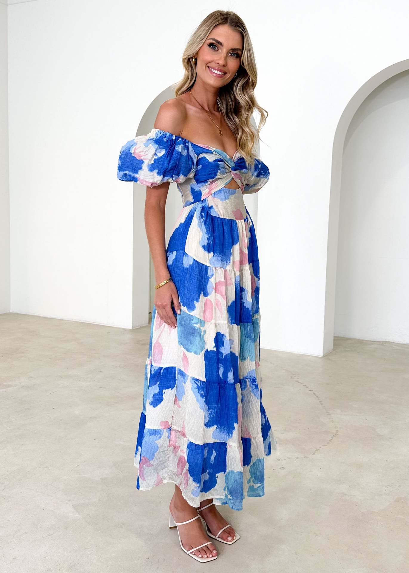 Isla | Maxi-jurk met taillecut-out en print