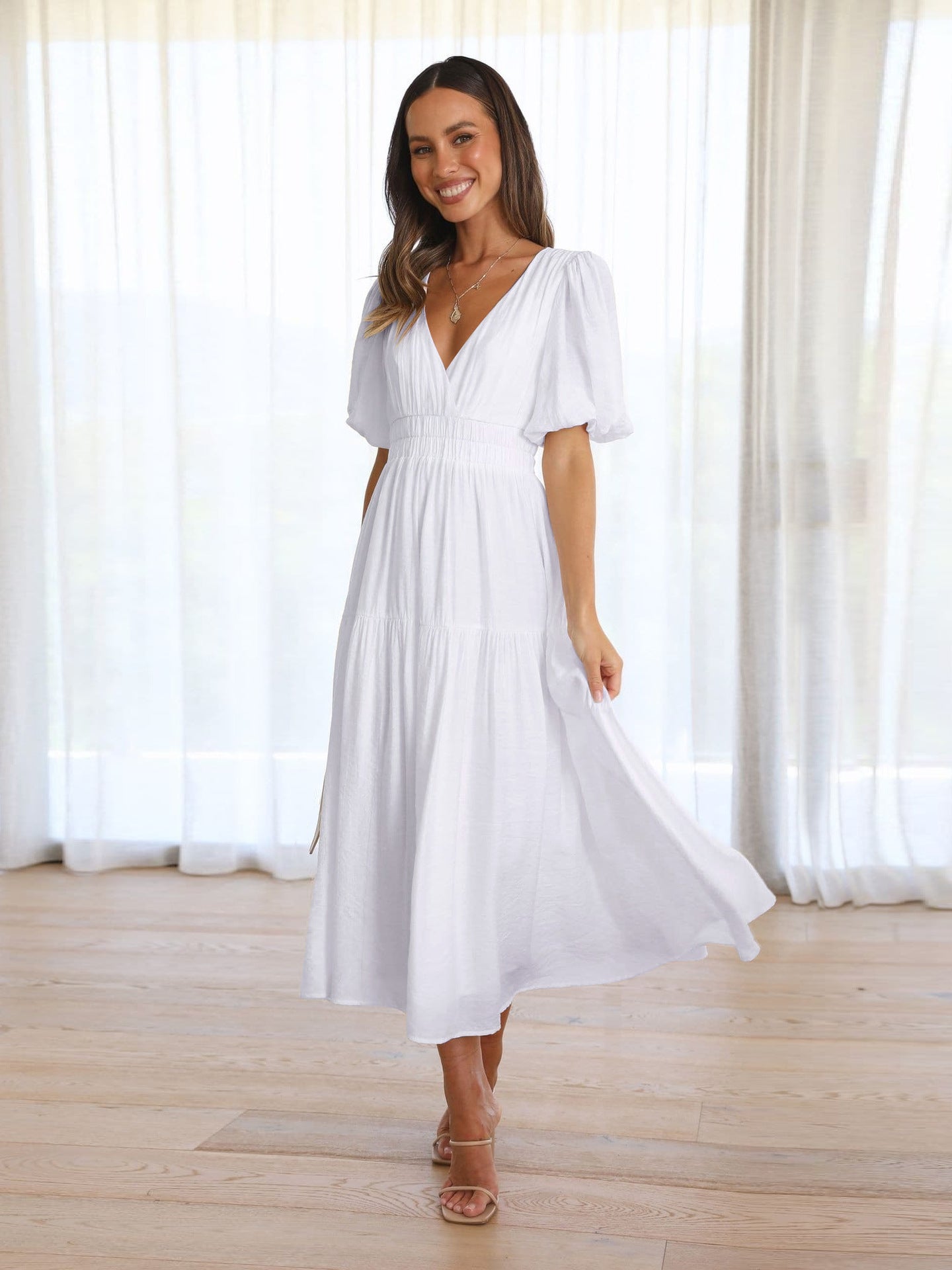 Emilia | Robe à col en V