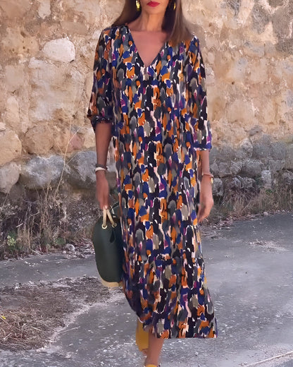 Nathalie | V-hals jurk met retro print