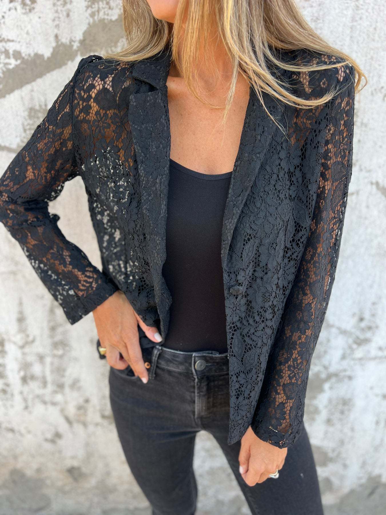 Lena | Transparante kanten blazer met elegante structuur