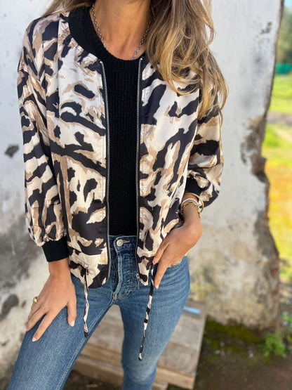Reva | Trendy bomberjack met zebraprint