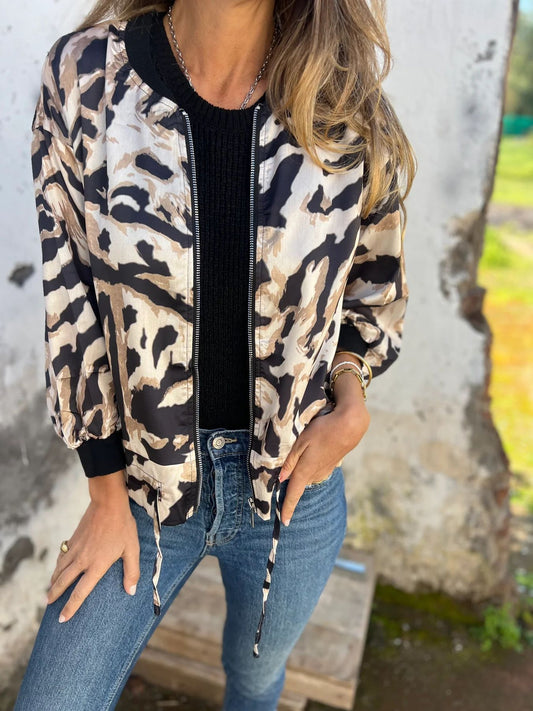Reva | Trendy bomberjack met zebraprint