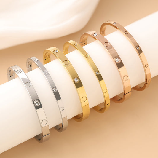 Minea | Love Bracelet
