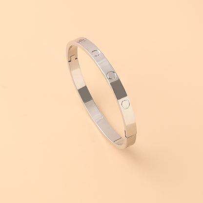 Minea | Love Bracelet