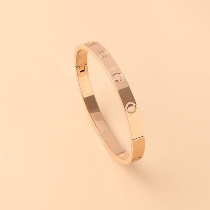 Minea | Love Bracelet