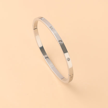 Minea | Love Bracelet